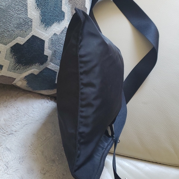 💥💥SOLD💥💥PRADA SLING BAG - Picture 3 of 11